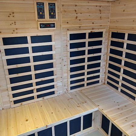 Hotel Les Jardins De Bormes, Sauna & Jacuzzi Exterior foto
