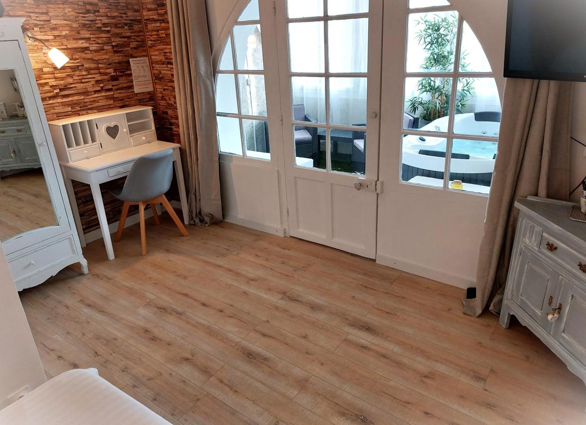 Hotel Les Jardins De Bormes, Sauna & Jacuzzi Quarto foto