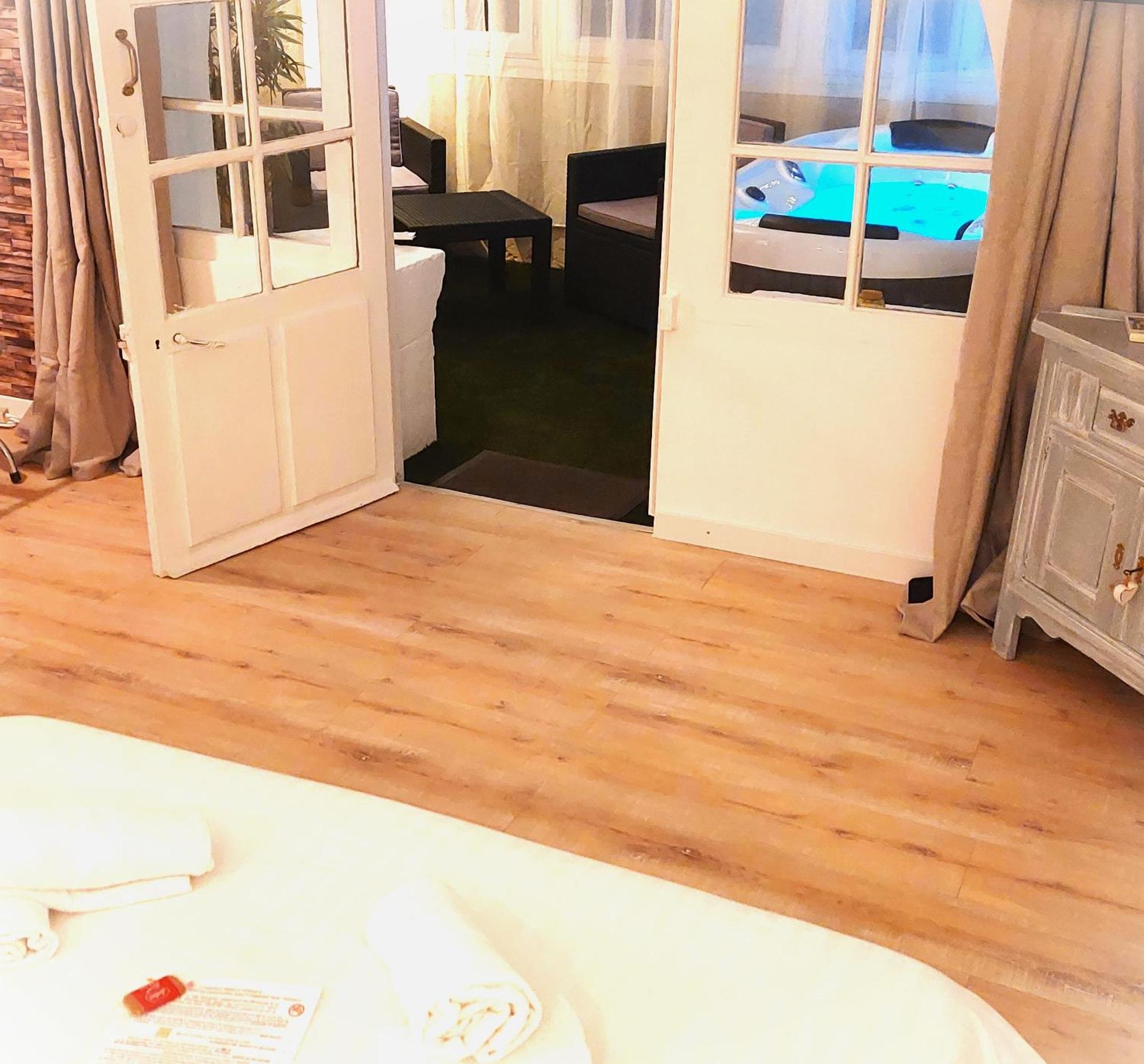 Hotel Les Jardins De Bormes, Sauna & Jacuzzi Quarto foto